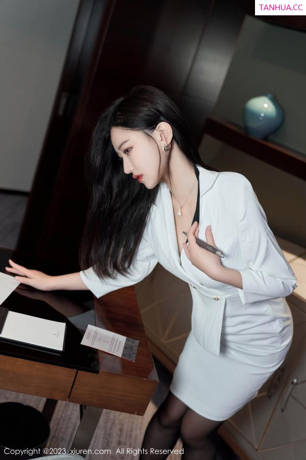   [XiuRen]高清写真图 2023.06.12 No.6900 妙可可Cheese 黑丝美腿第25张图片